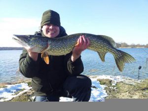 Mooie Snoek 1 meter en Baars 47 cm gevangen door Bart de Vries en…